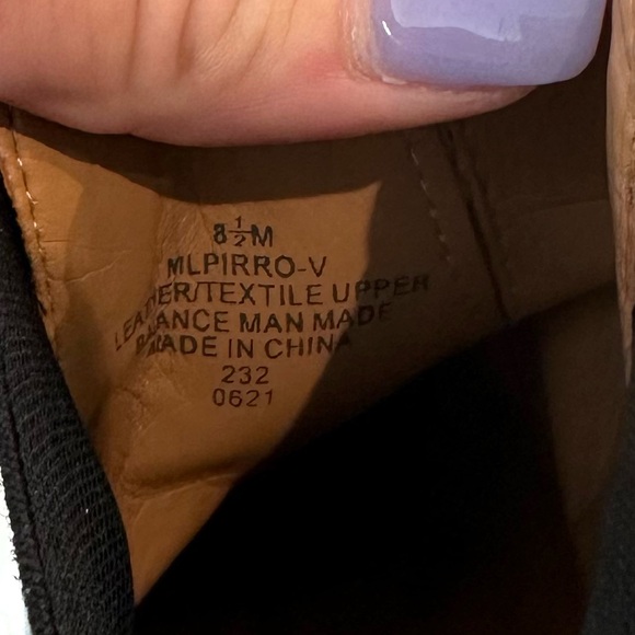 MARC FISHER LTD Pirro Chelsea Lugsole Pull On Leather Ankle Booties Ivory - Picture 14 of 16